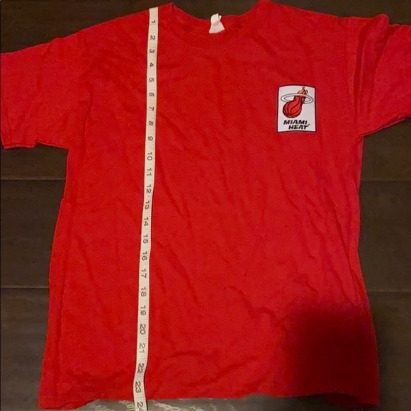 Red Short Sleeve Shirt w/ Miami Heat Patch Large - Picture 6 of 6